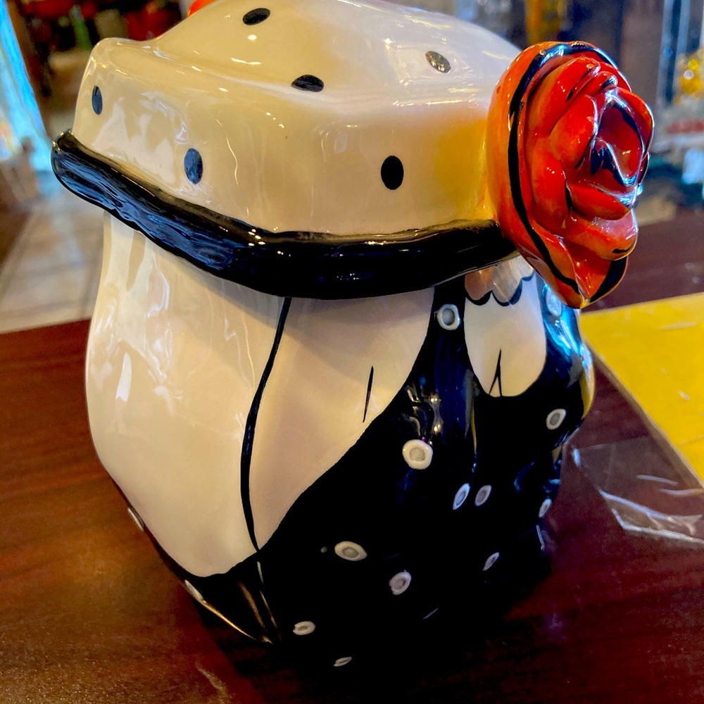 Swak character collectibles container with lid.